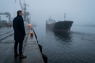 Odliv kapitálu v přímém přenosu: Ruští giganti ukrývají dolary v zahraničí a rubl padá